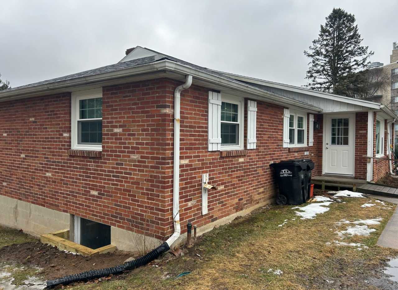 3 bedroom, 1 bathroom Duplex