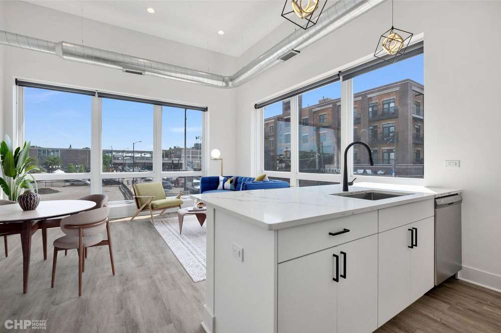 4731 North Western Avenue