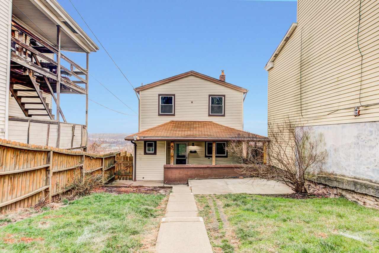 AVAILABLE JUNE 2026 - 4 Bedroom Full Renovation w/ Stunning Hilltop View  Central AC!