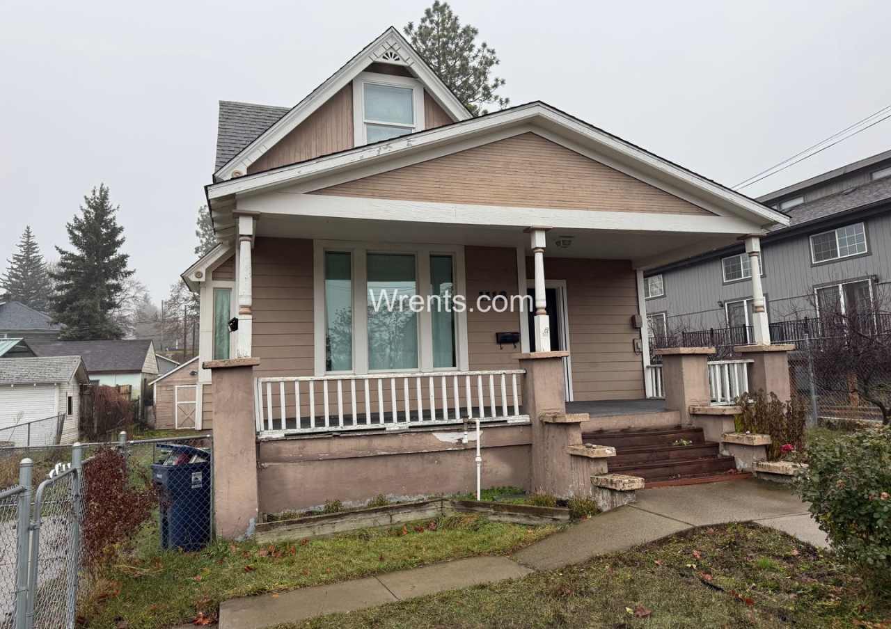 Half Off First Month's Rent Move in Special!! Perry District - 3 Bed/1 Bath Home