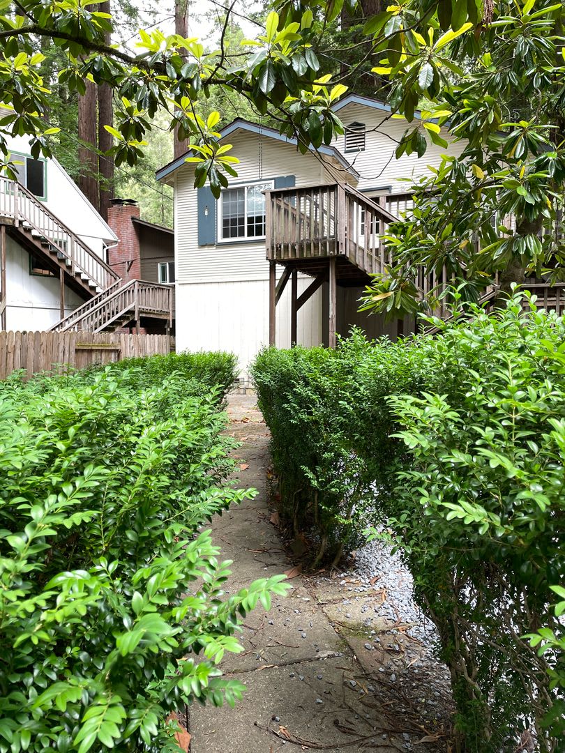 1045 Sq. Ft. Private Two Bedroom One Bath Home 1/2 Mile West of Guerneville