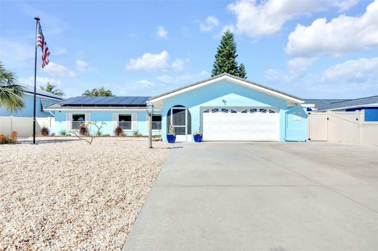 1015 SPINDLE PALM WAY