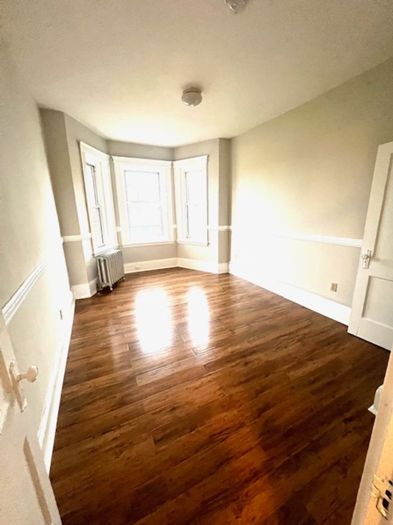 Charming 1 Bedroom-No Broker Fee