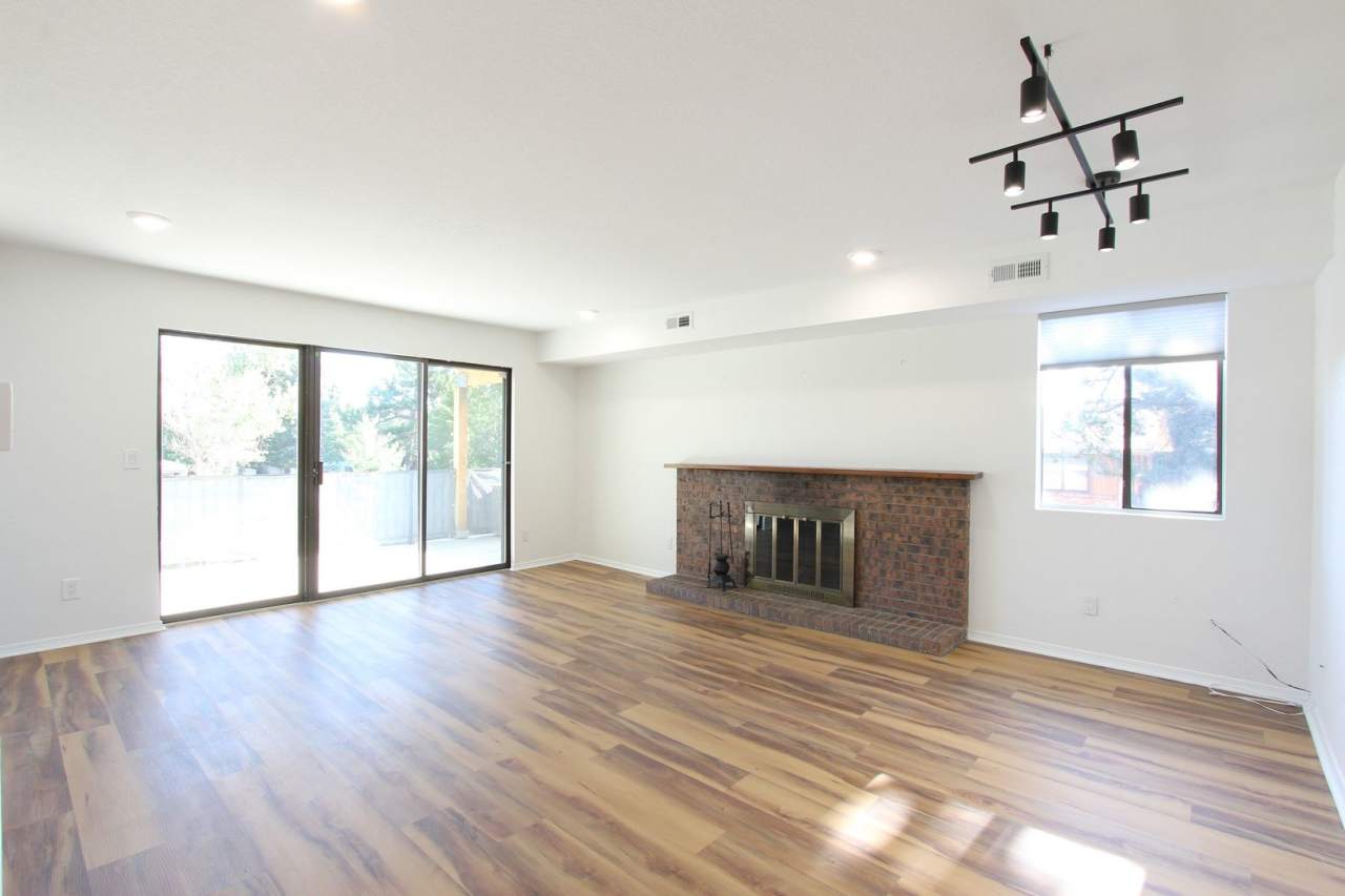 2 bed 2 bath available NOW!