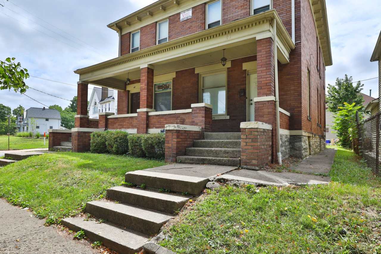 4 Bedroom , 2 Bath Newly Renovated Townhouse - Right off of High St - FREE Washer / Dryer and Off-street Parking