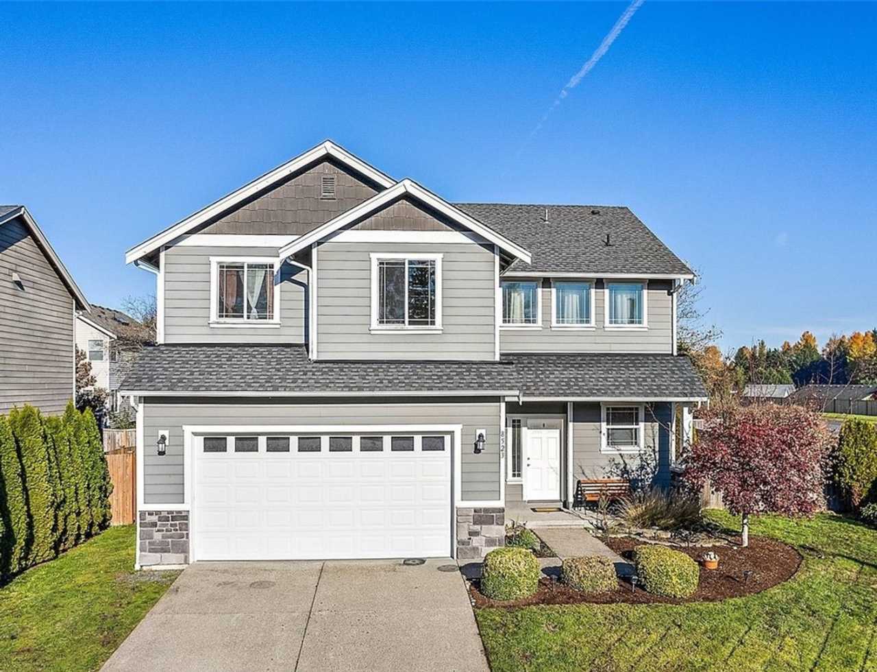 Wonderful 4 bedroom, 2 story home in Spanaway!