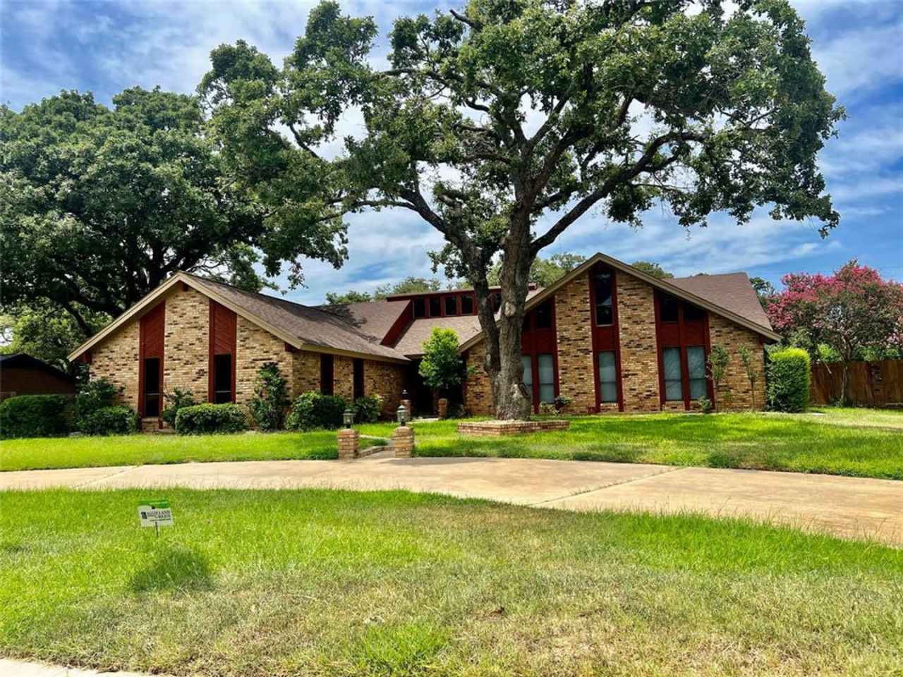 Prestigious Linwood Acres / .44 acres / Rockdale, TX / Swimming Pool