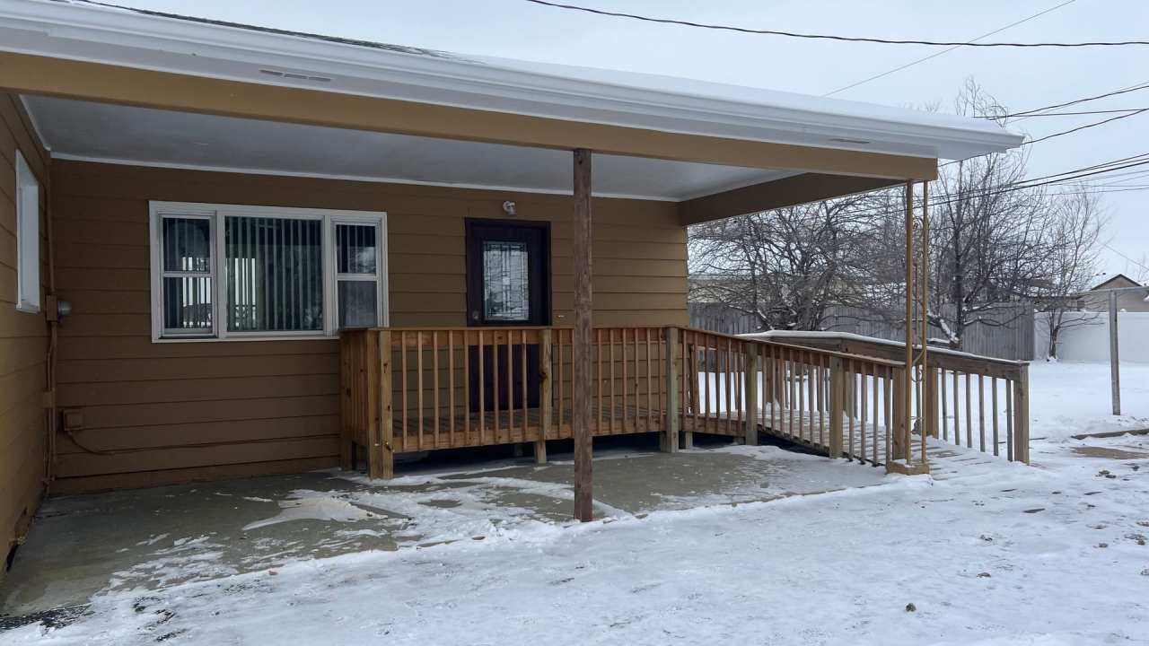 Lovely Spacious House in great location !!