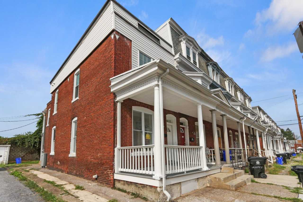 Available Now! Three Bed, One Bath in Uptown Harrisburg!