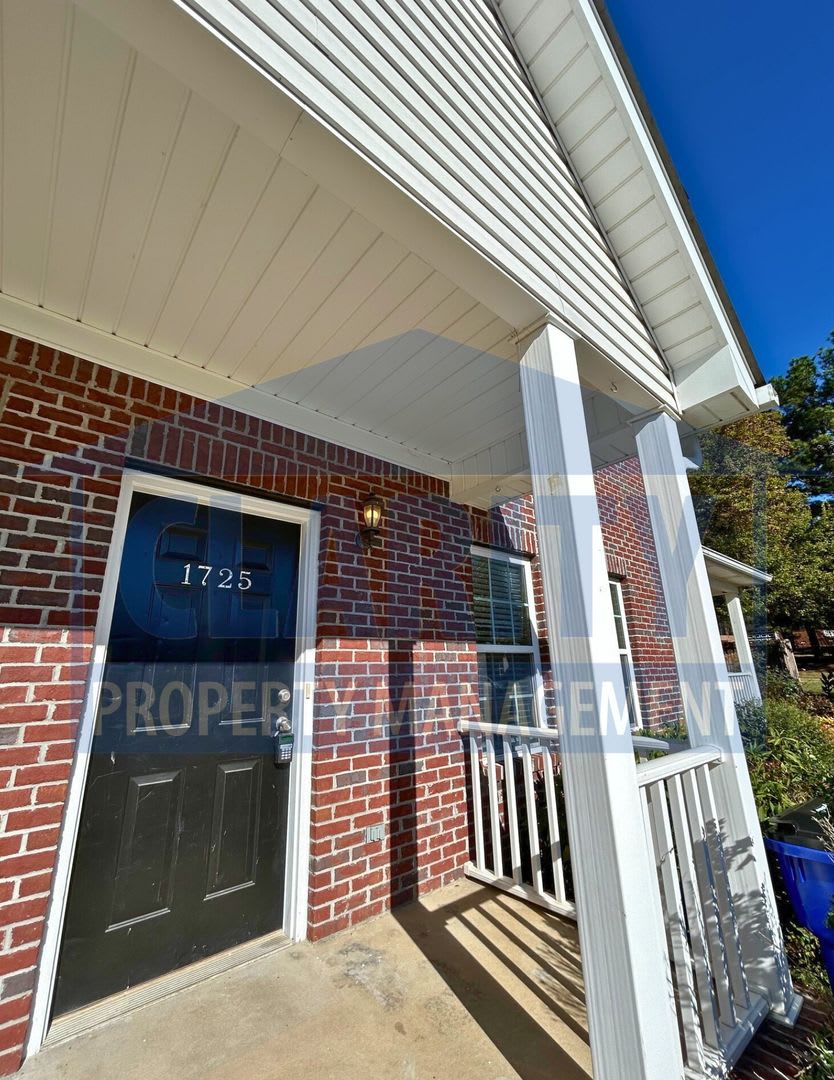 Two bedroom townhome in North Cleveland