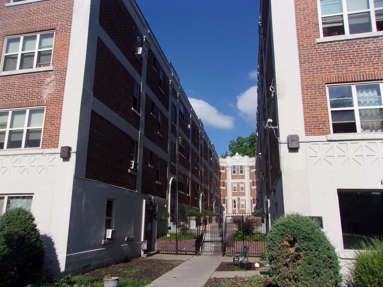 Apartments at 400 Elmwood