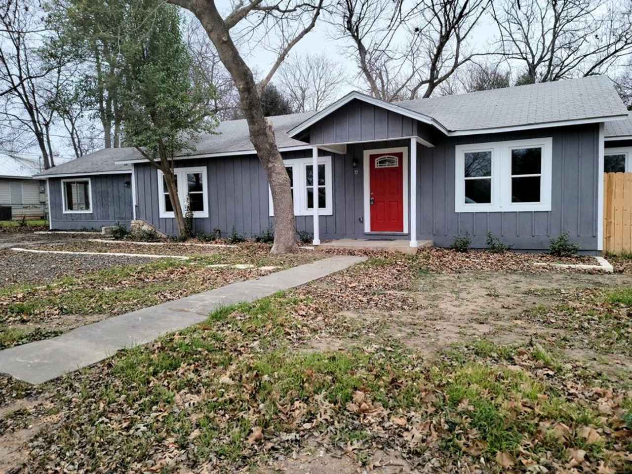 FOR LEASE!!