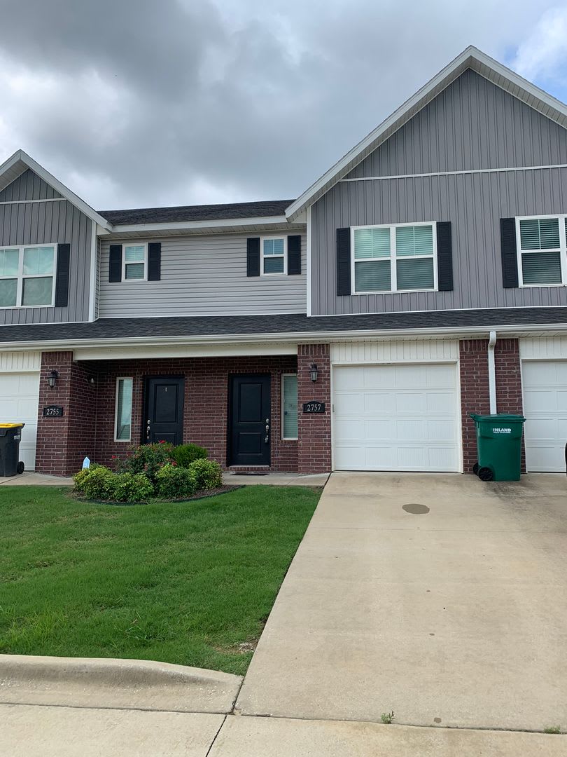 3 Bedroom, 2 Bath, Single car garage Townhouse for rent***MOVE IN SPECIAL***