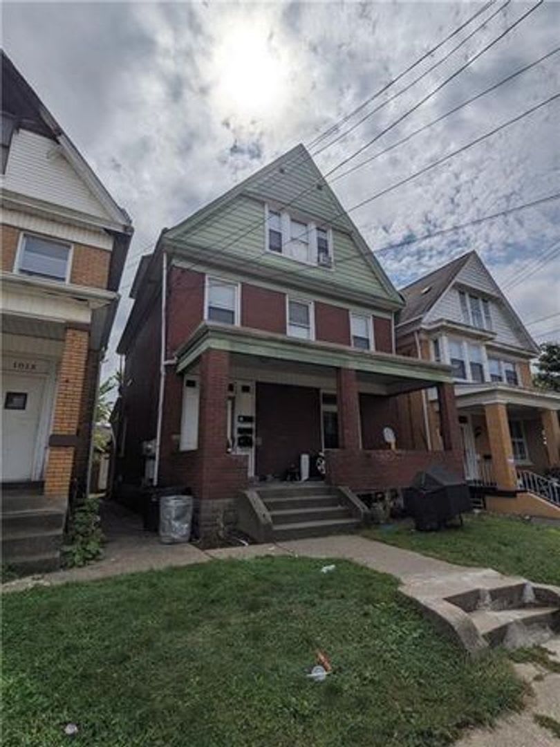 Fabulous Fully Remodeled 5 Bedroom House