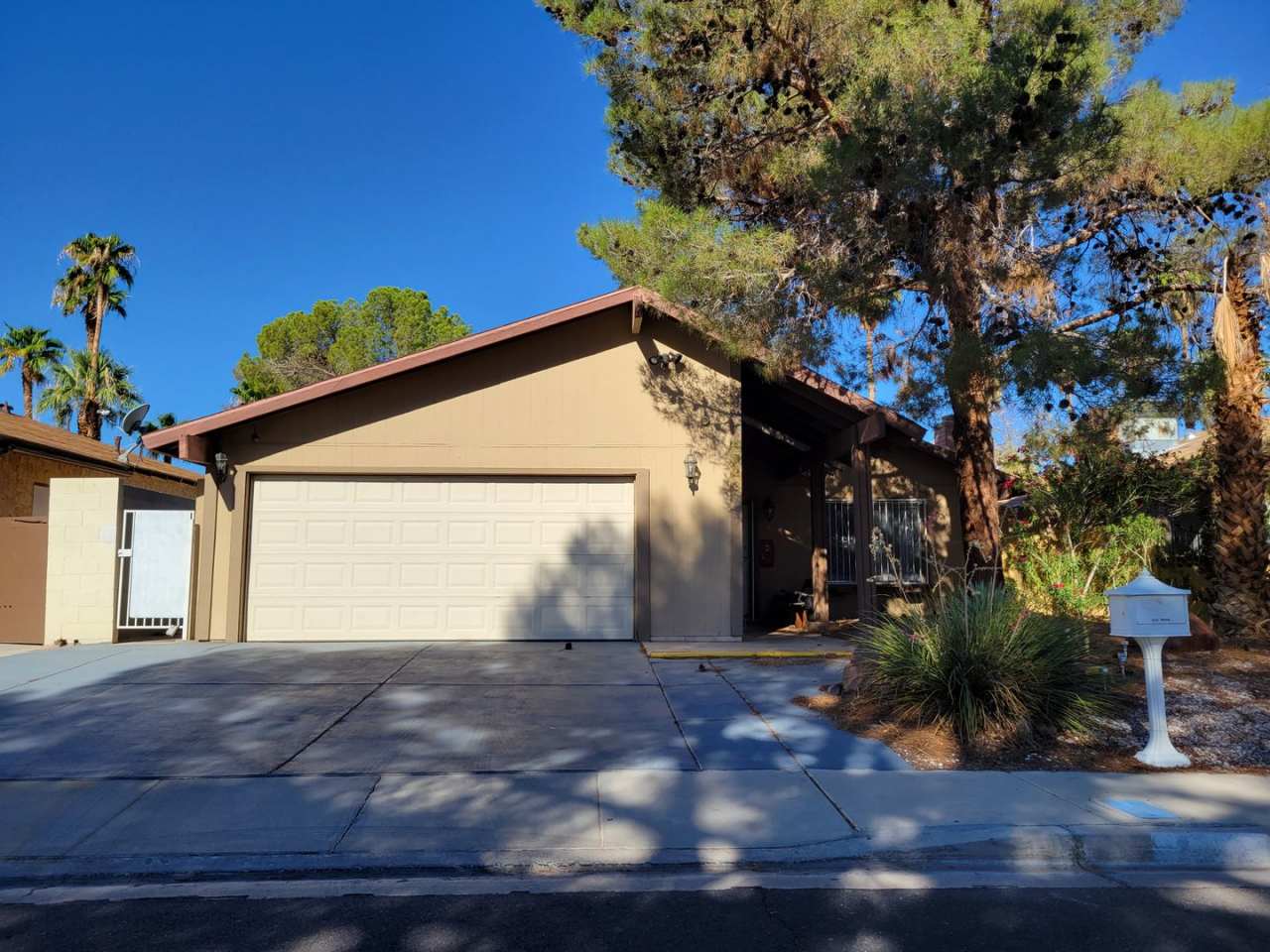 Single story in Montara Est 4 bed/2 full bath/2 car