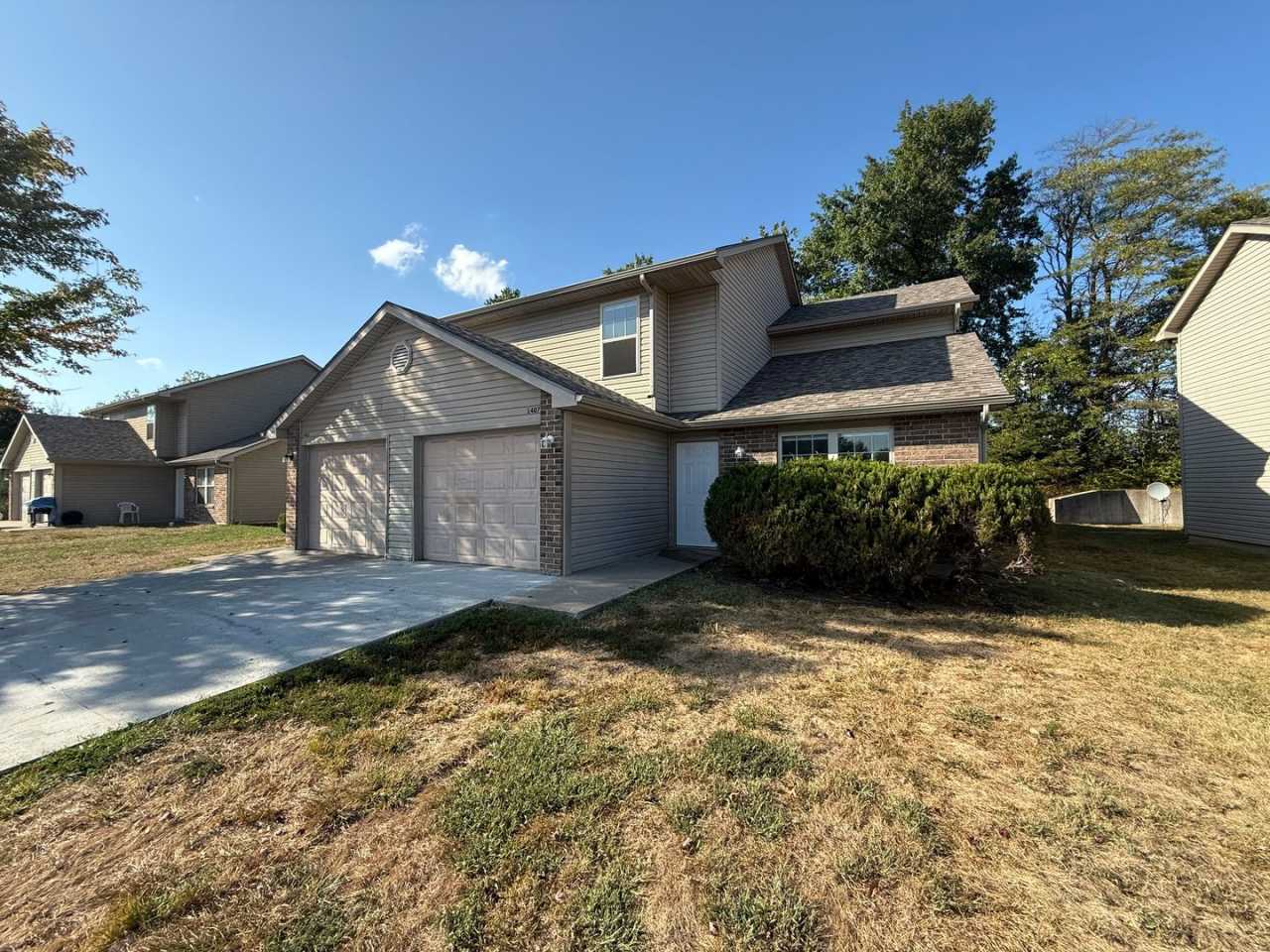 Large 4 BR 3 BA Duplex