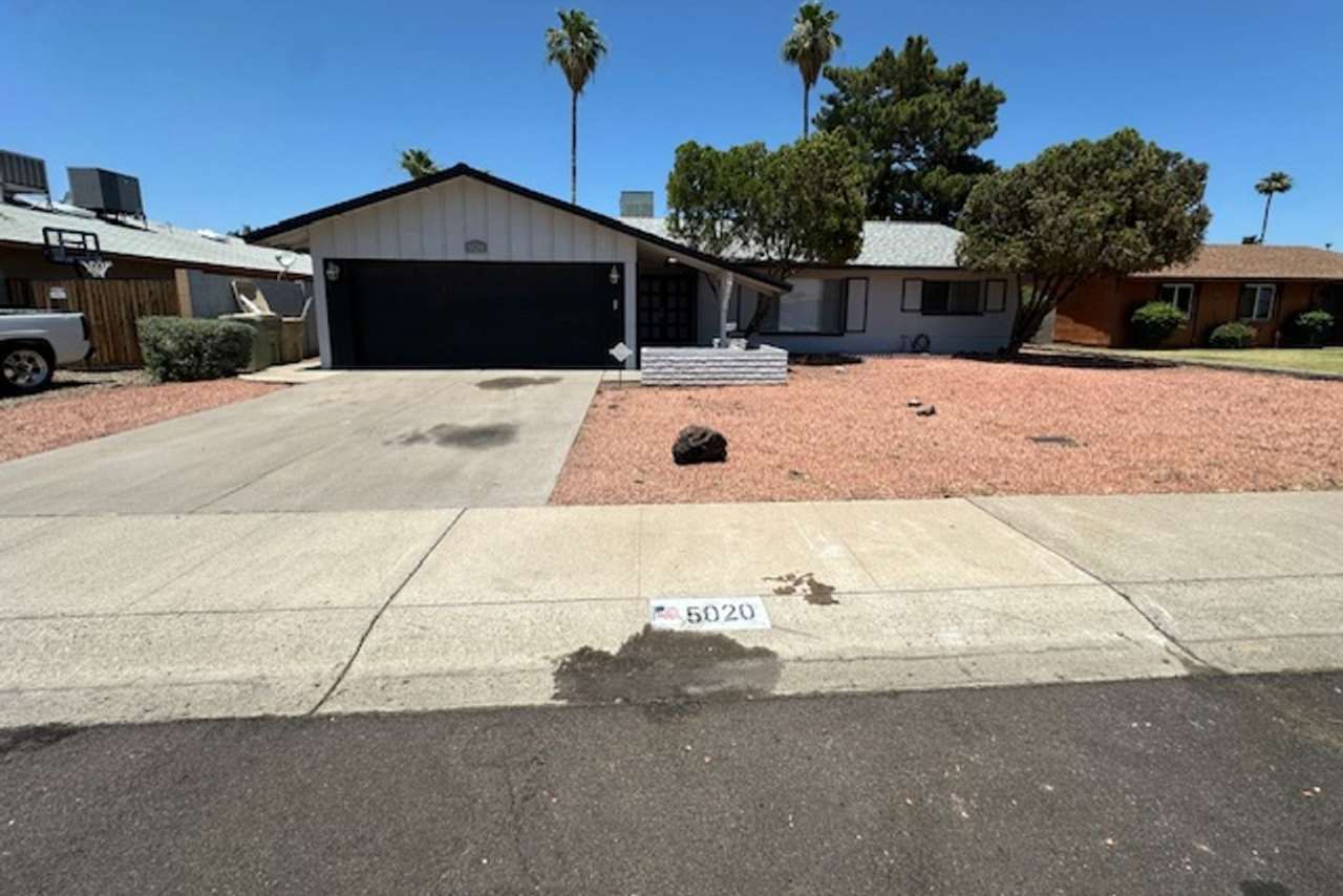 !!HALF OFF FIRST MONTH'S RENT!! Spacious 3 Bedroom 2 Bathroom Home!!!