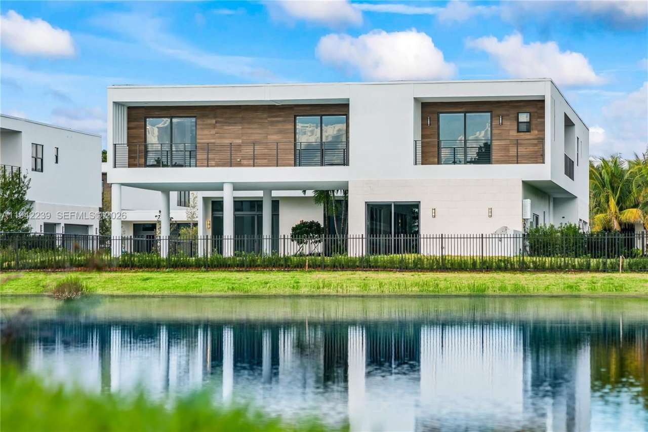 16680 N Botaniko Dr N