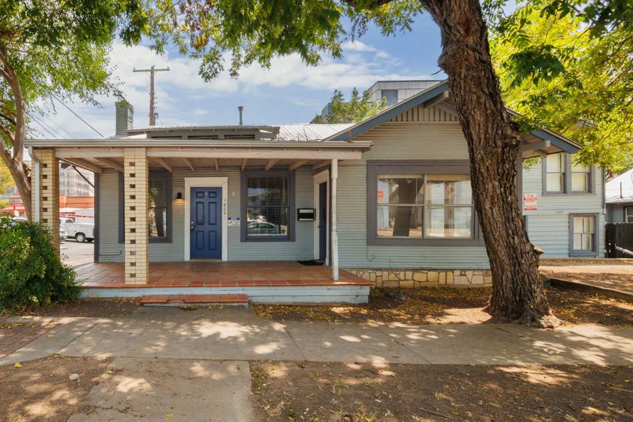 AVAILABLE AUGUST: Prime Location - 3 BR / 1 BA home located in Downtown and Walk to UT