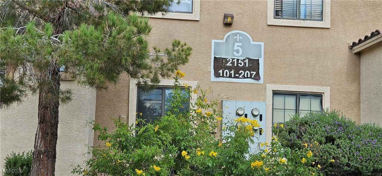 2151 Hussium Hills Street