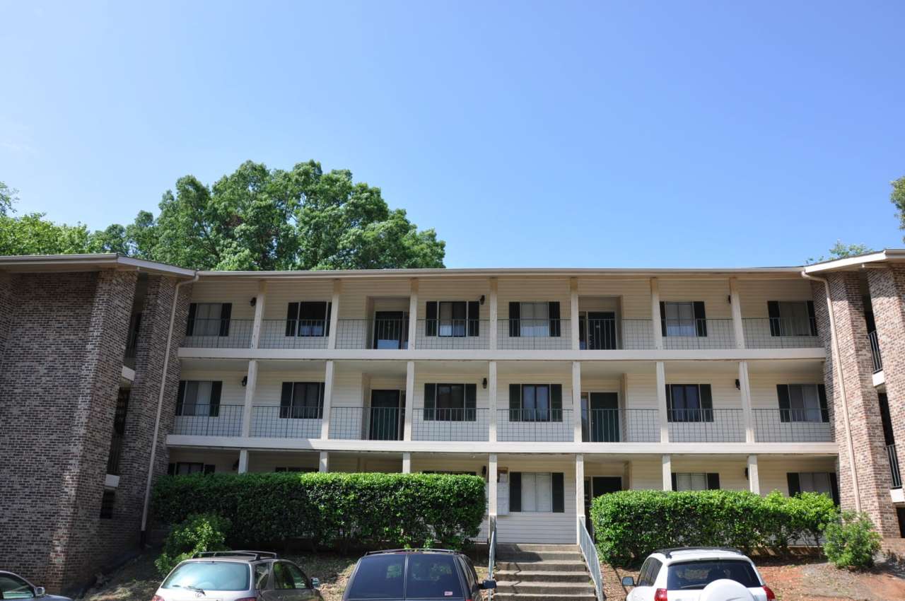 2 Bedroom Condo - Great St. Andrews Location!