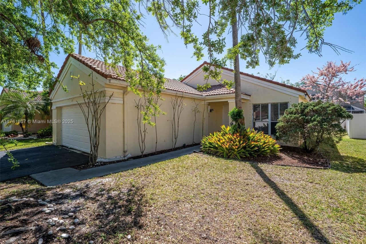 775 Falling Water Rd