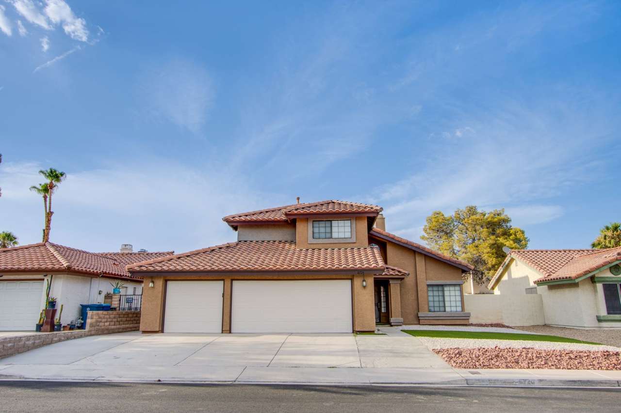 Beautiful 4 bedroom 2.5 bath home on quiet and private street in Spring Valley Las Vegas!