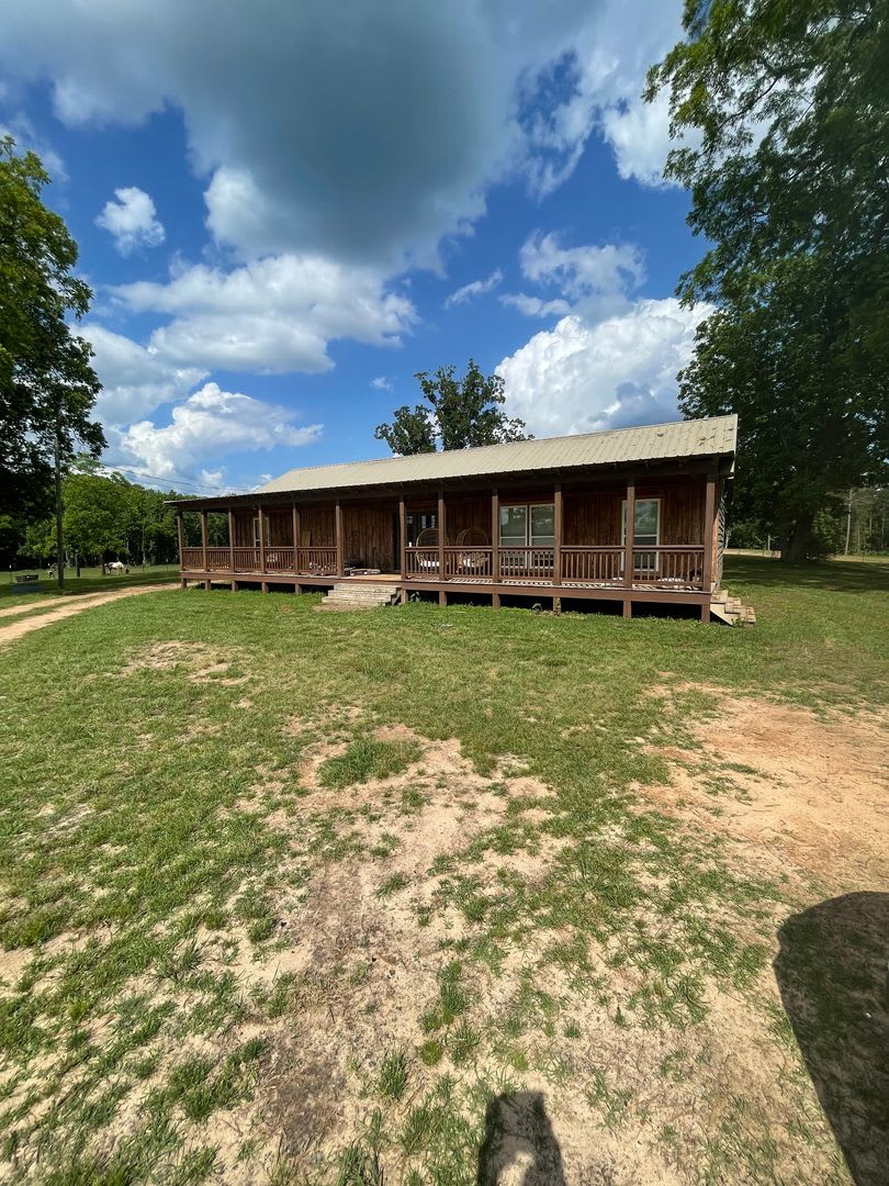 LIVE ON AN ACTIVE HORSE FARM IN HARRIS COUNTY.