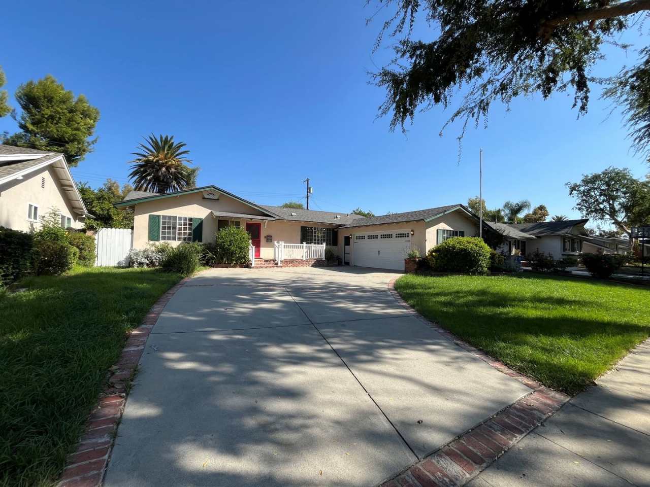 Canoga Park 3BR w/pool, located on a cul-de-sac!