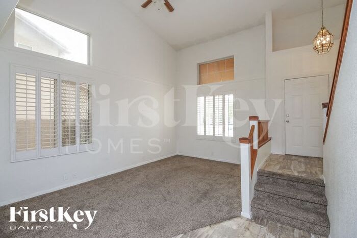 1562 East Oakland Street