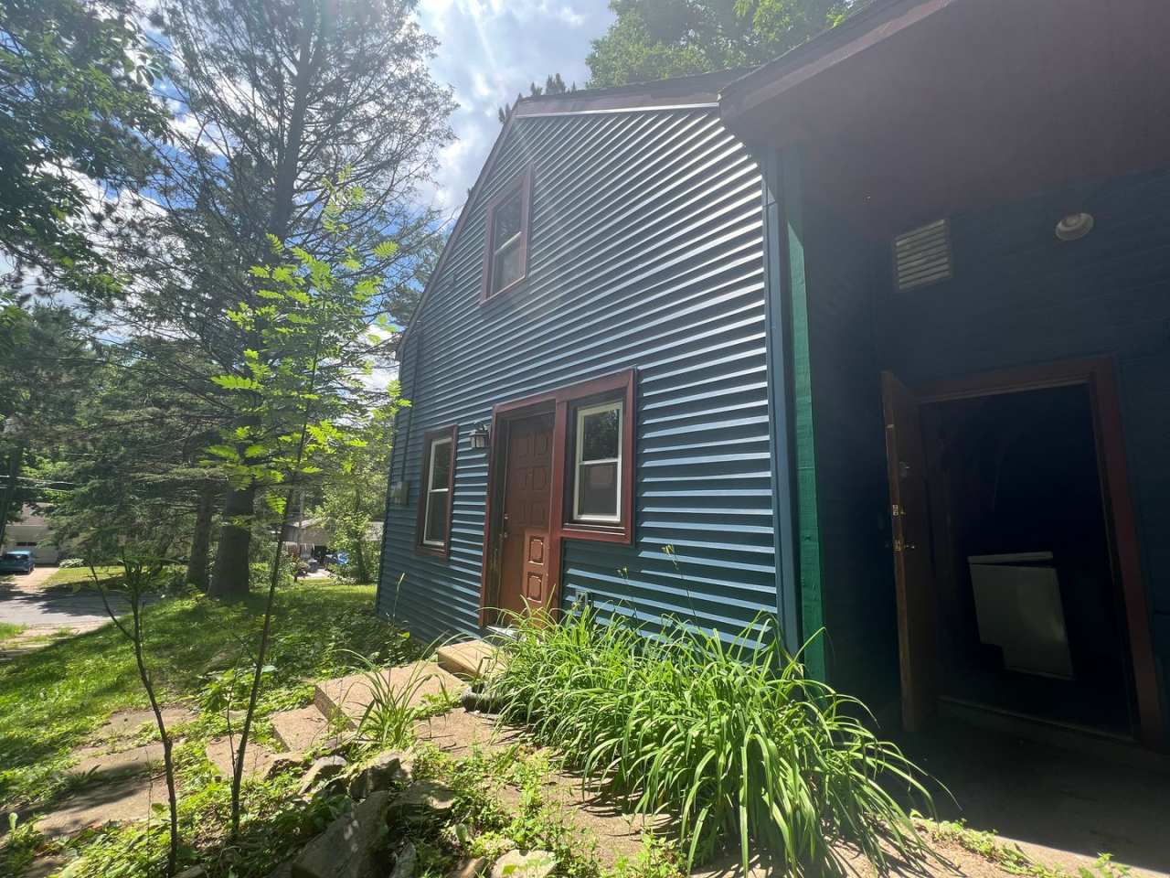 Click the “Apply Now” button or email wapmrentals@gmail.com for a prompt response.