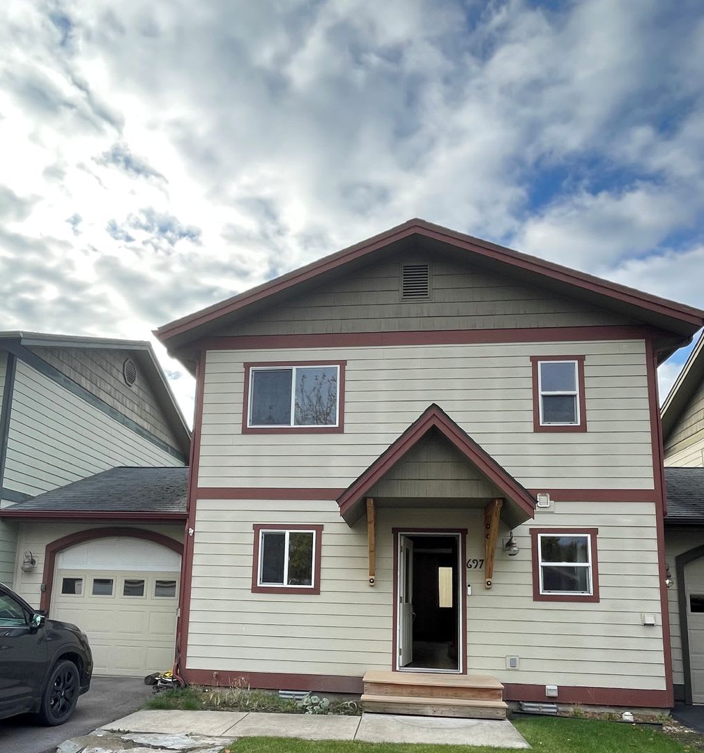 697 Waverly Place Townhome- 2Bed/1.5Bath. Monthly Rent- $2400.00