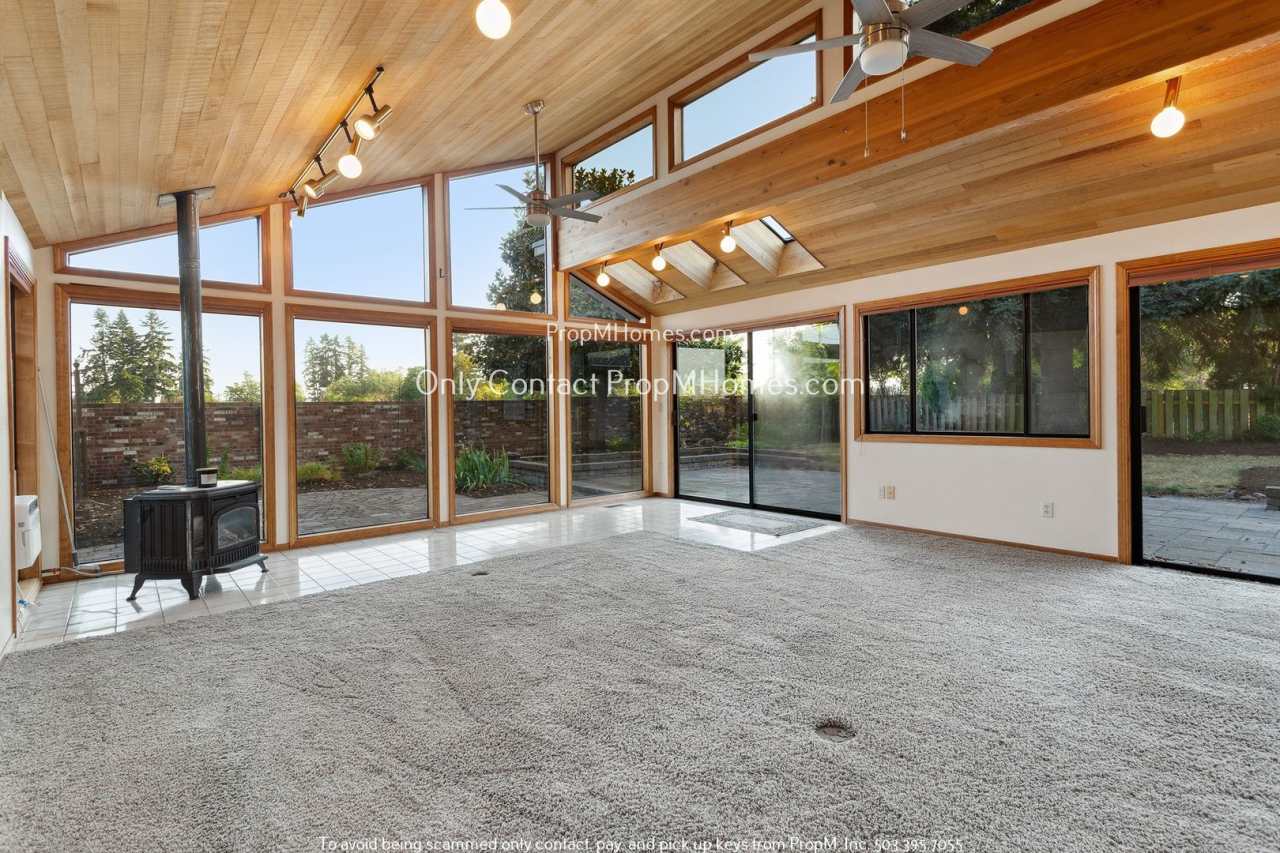 Spacious Three Bedroom Home in Desirable Charbonneau!