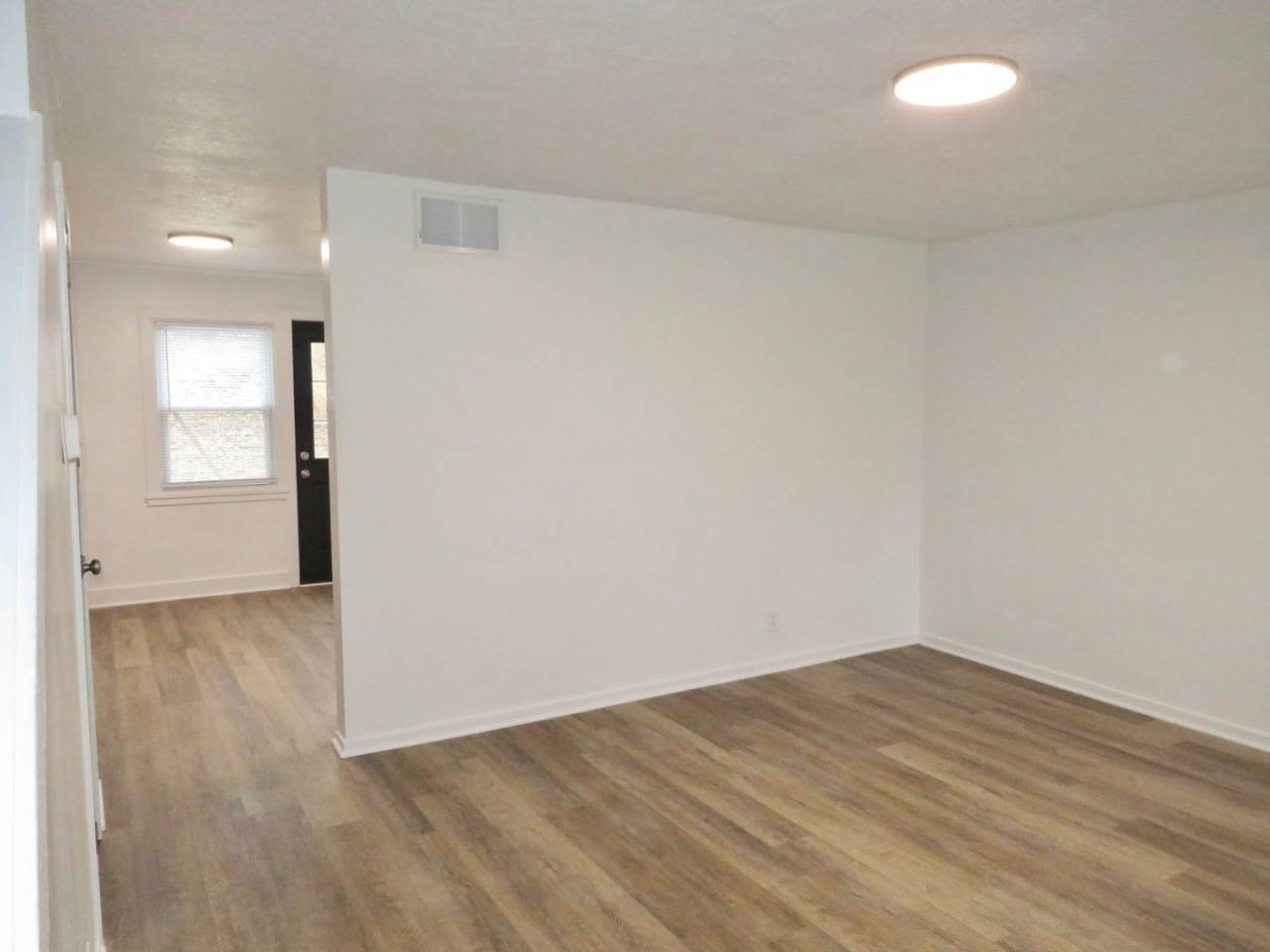 Charming 3-bedroom, 1-bathroom Townhouse in Midland, PA!