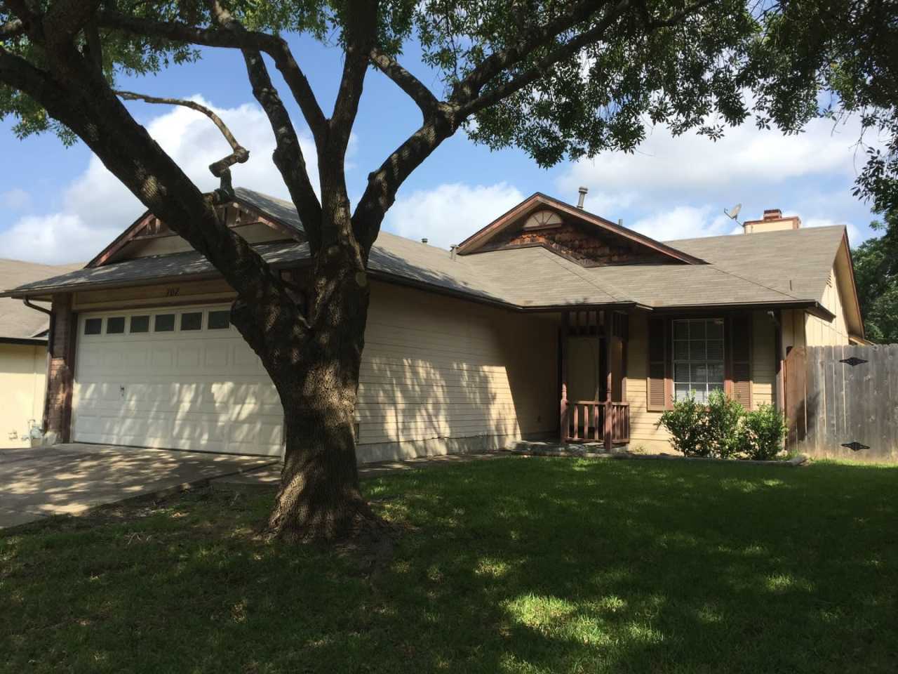 NICE 3 BR IN CONVERSE*FIREPLACE IN LIVING AREA*COVERED PATIO*EASY ACCESS TO RANDOLPH AFB  SHOPPING