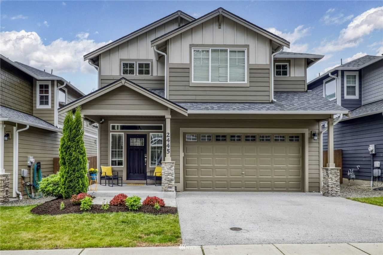 Beautiful like new 4 bedroom 3 bath home in a nice safe Port Orchard neighborhood