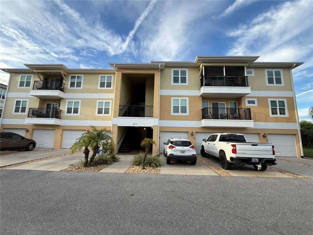 5111 ROYAL PALMS WAY