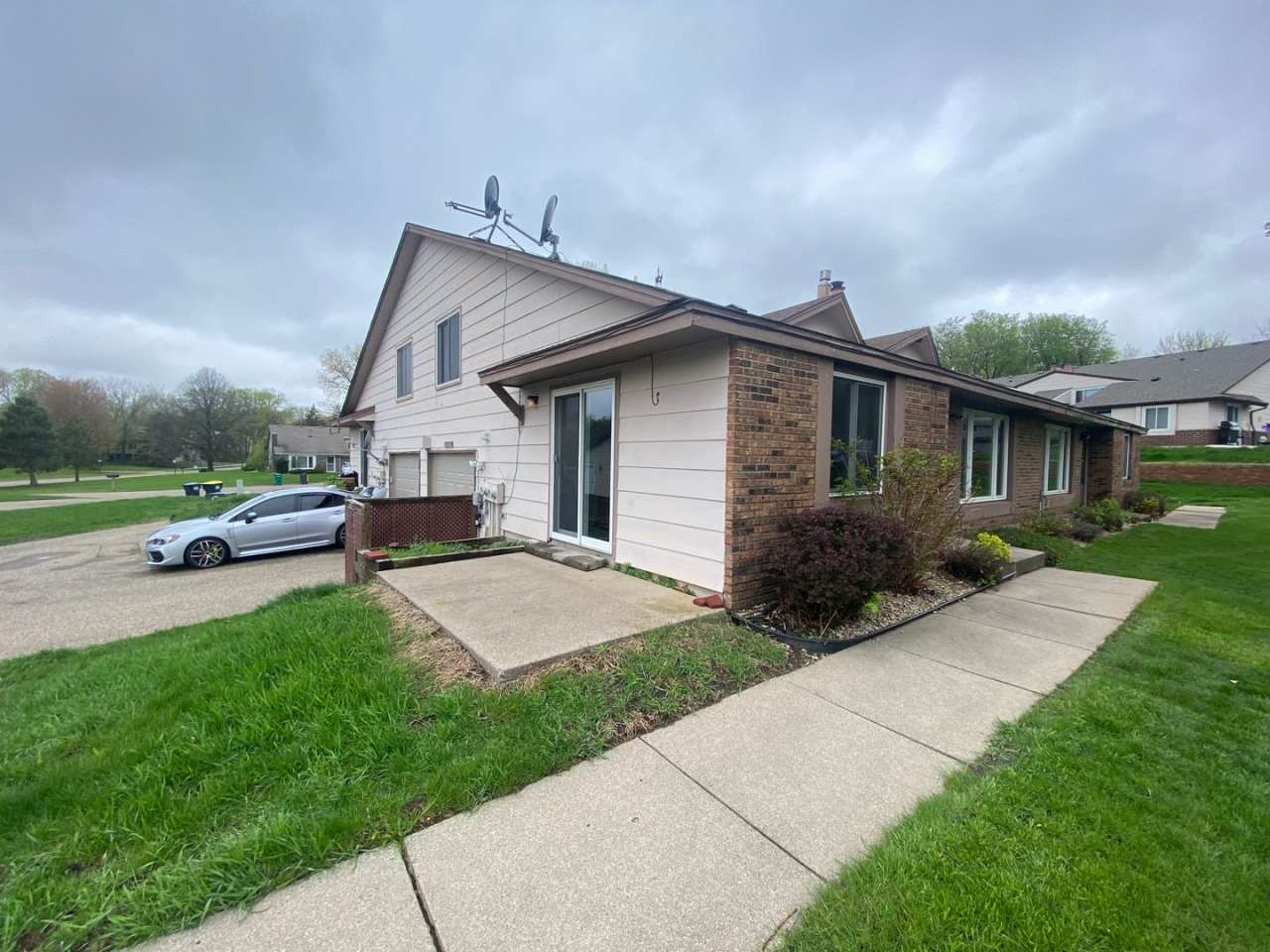 New Renovated 2br/1ba Townhome in Apple Valley - Ask about our deposit-free move in's with Obligo!