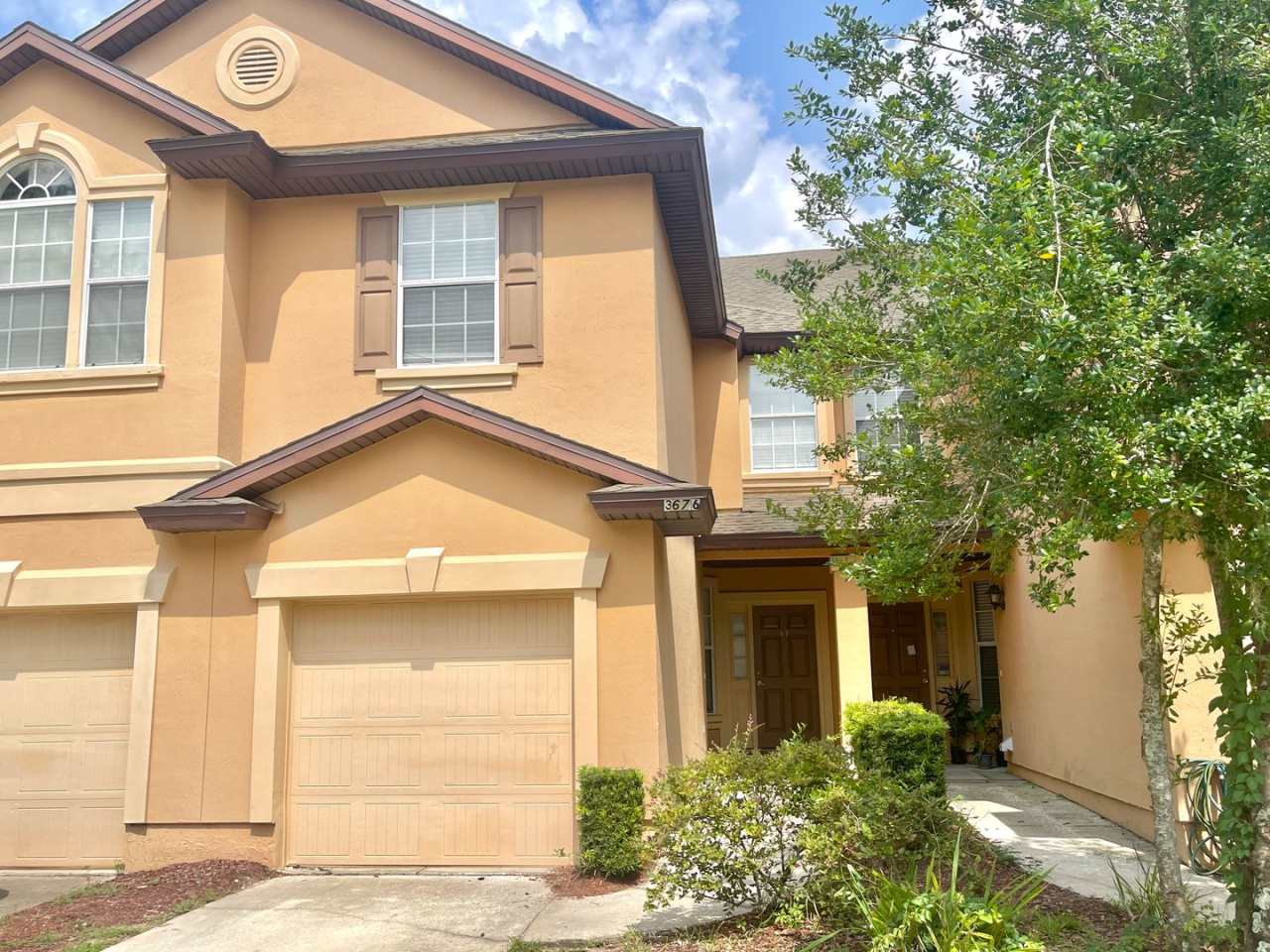 BEAUTIFUL 3/2.5 Hillcrest Townhome with over 1700 sq ft of living space and tons of upgrades.