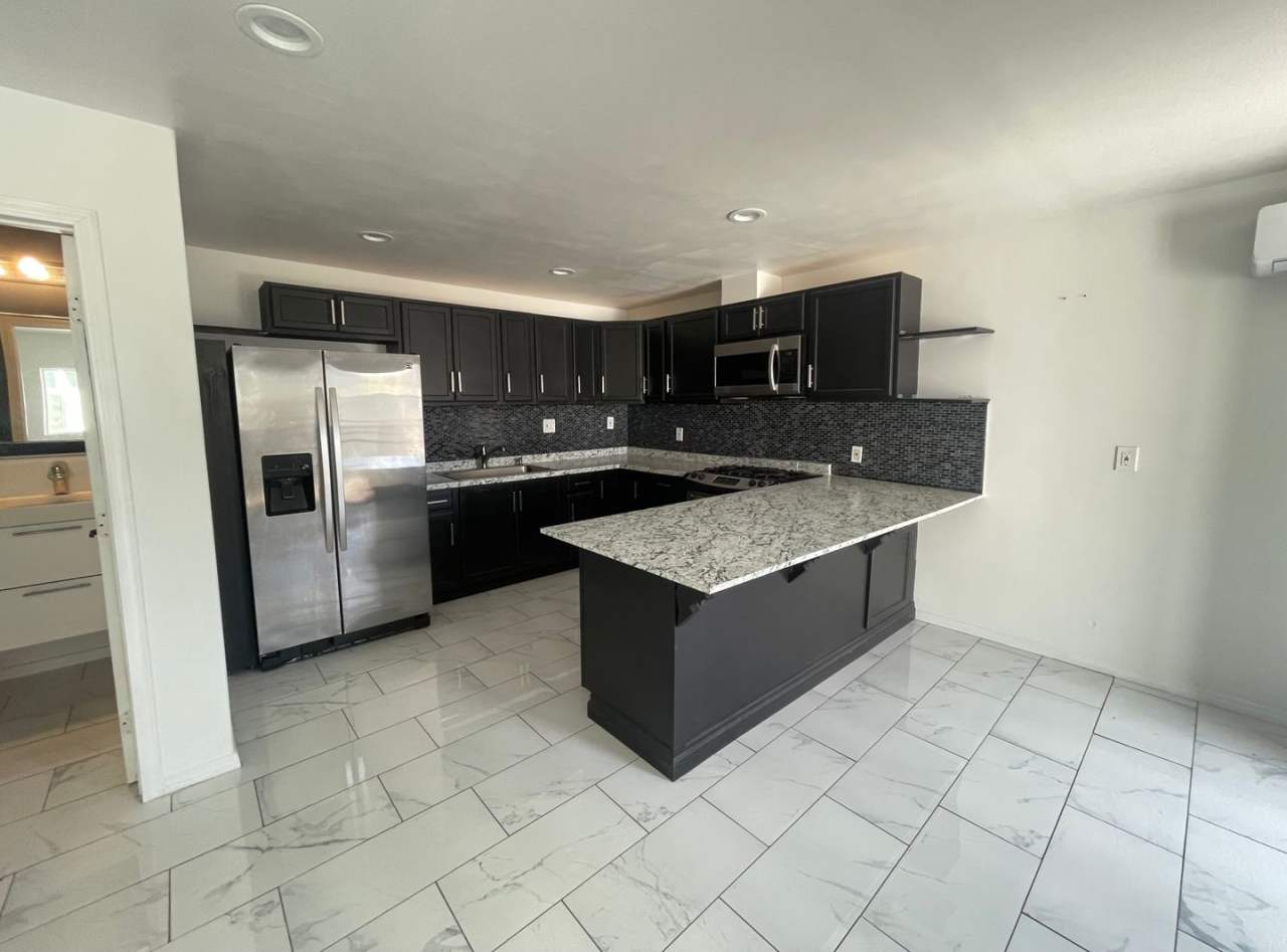 2 bedroom 2 full bathrooms - Centrally located