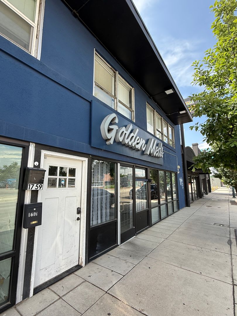 MOVE-IN READY Cozy Studio on South Broadway!!