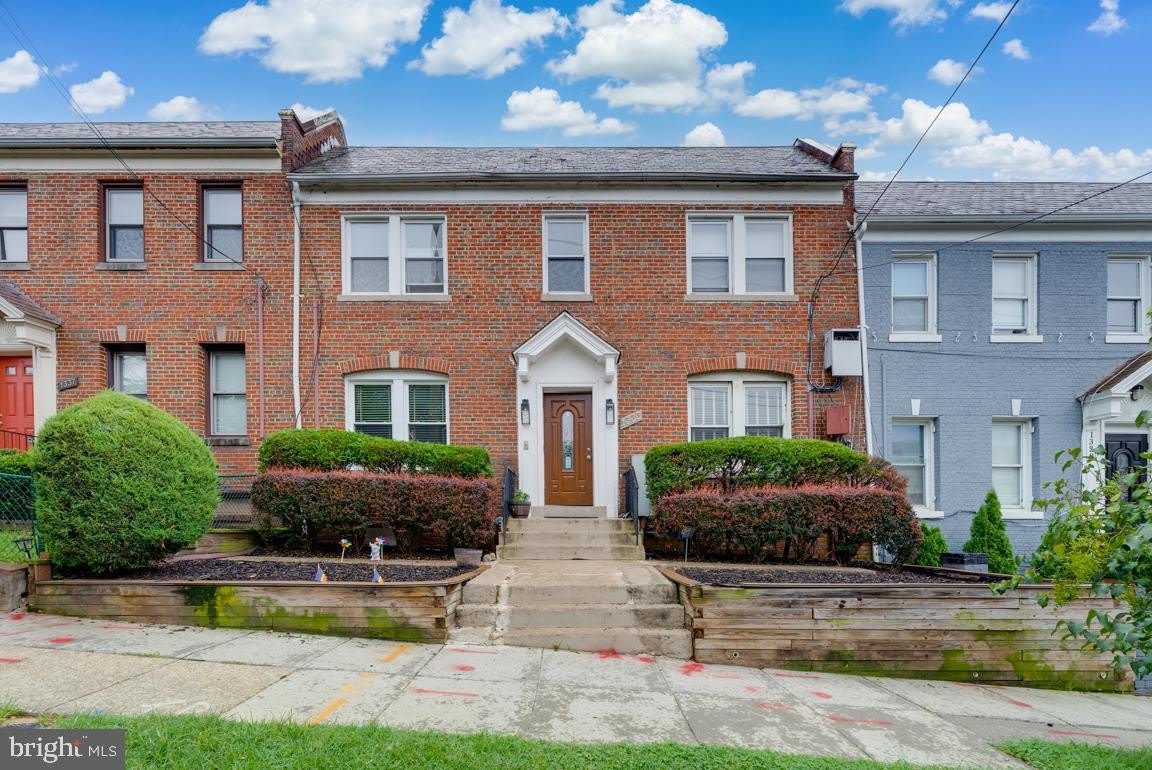 1333 ADAMS Street NE unit: 2