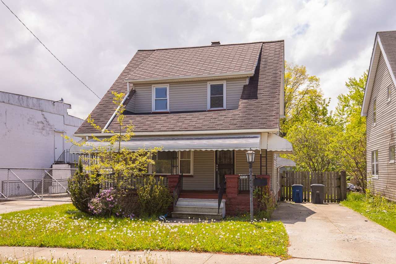 2 Bed 1 Bath Single Family Home in the Beautiful Lee-Miles area!