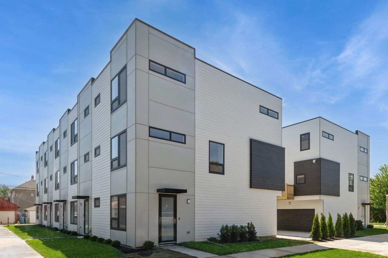 944 Beloit Avenue unit: 4