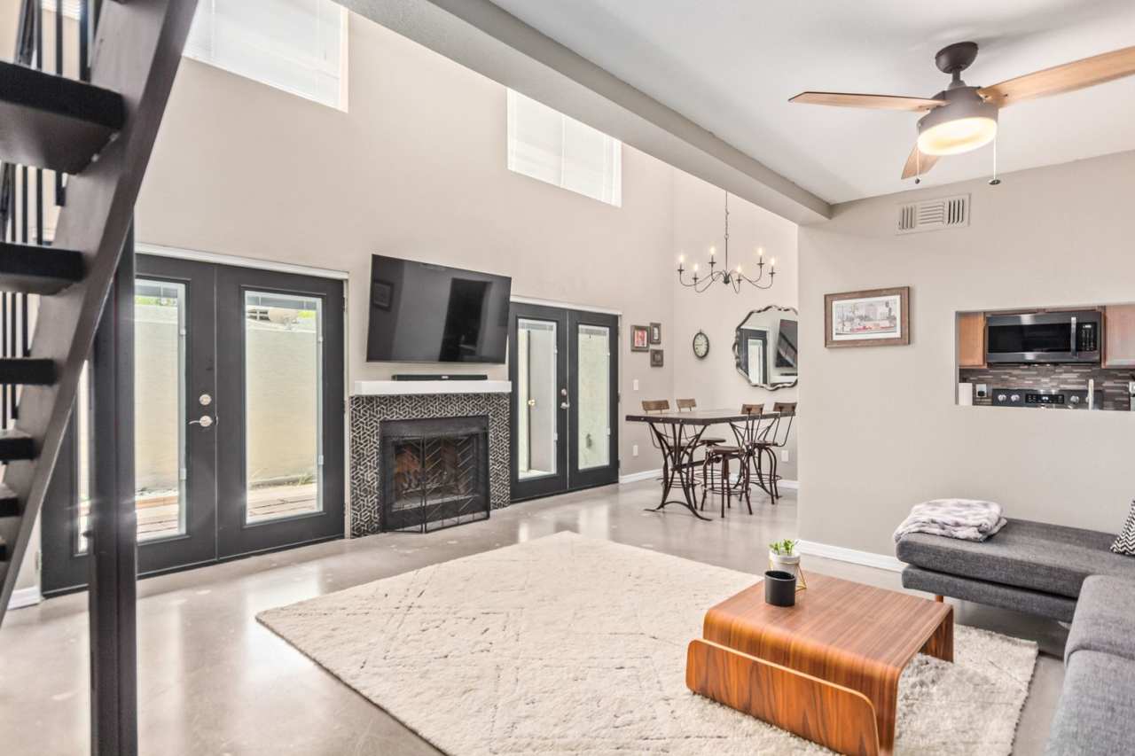 Updated 2 bedroom townhome in Phoenix with modern and contemporary touches!