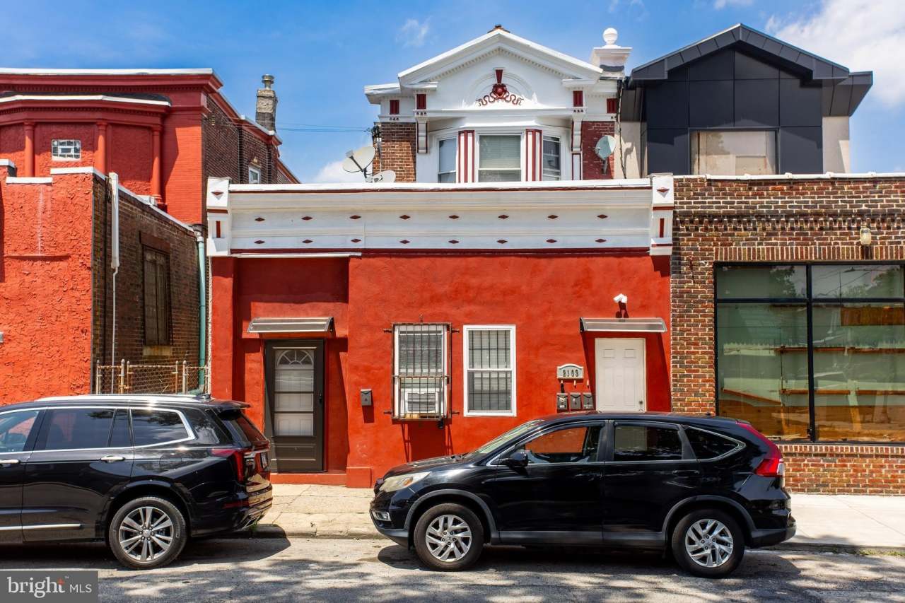 2103 E CHELTEN Avenue unit: 1