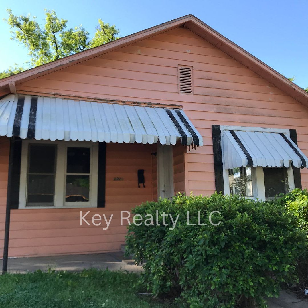 1923 Kelly St - Alexandria MOVE IN SPECIAL