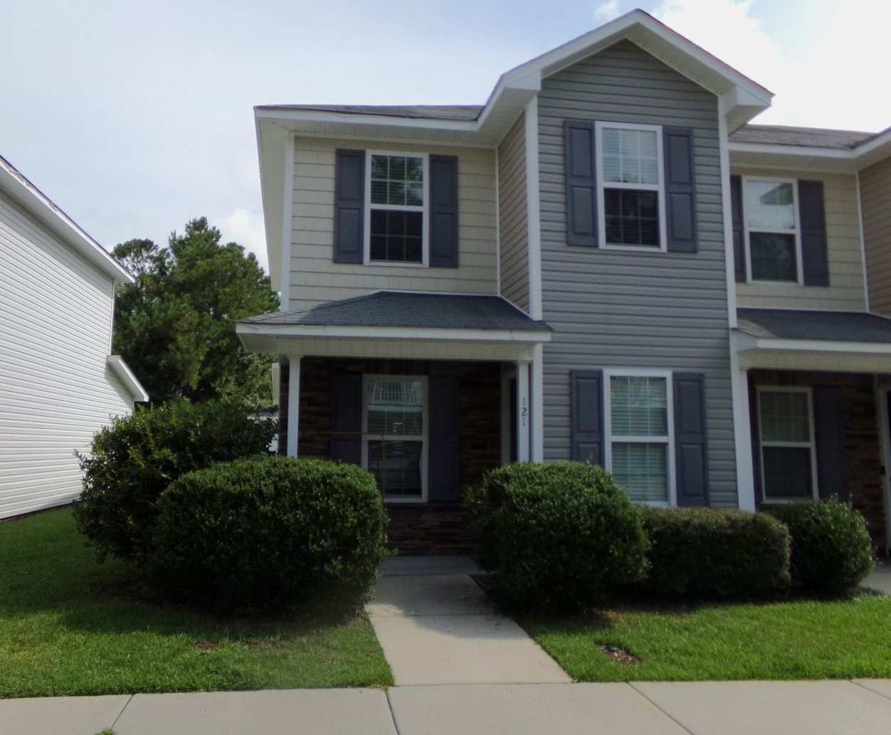 Great Townhouse in Great Location!