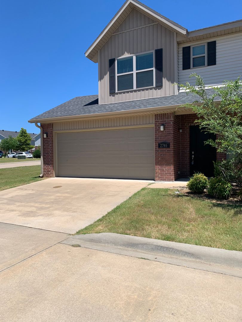 3-Bedroom, 2.5-Bath TOWNHOME IN ROGERS!!!!