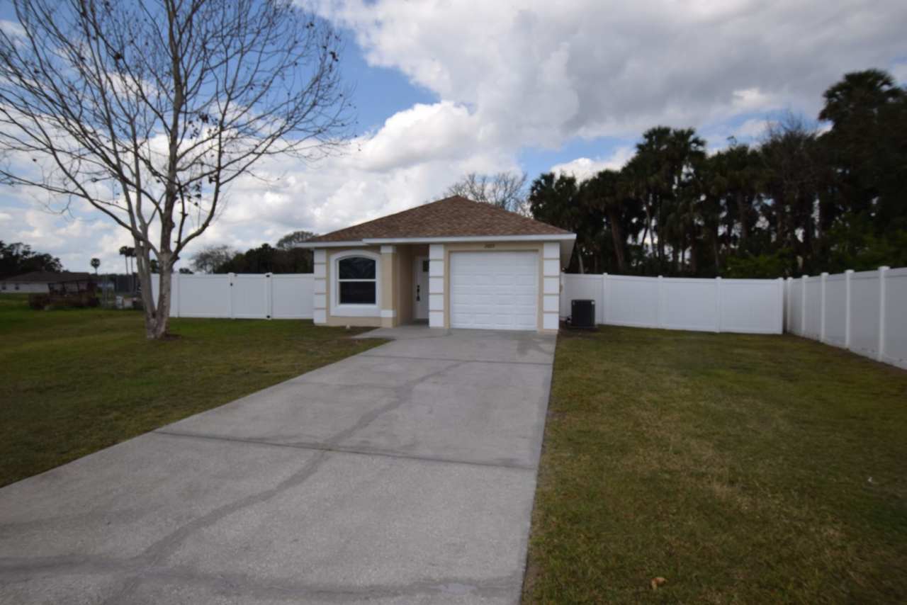 3 Bedroom, 2 Bath Single Family Home For Rent at 2605 Daffadil Terrace Sanford, Fl, 32771